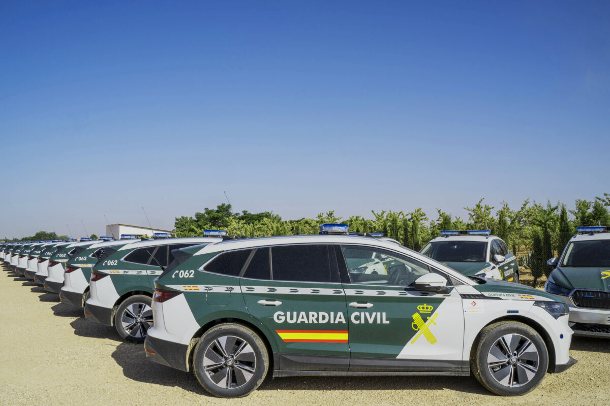 Škoda entrega una flota eléctrica de 90 unidades del Enyaq a la Guardia Civil (1)