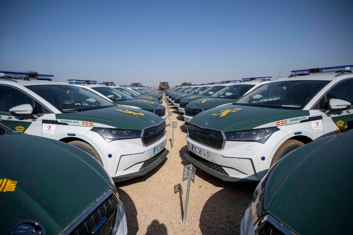 Škoda entrega una flota eléctrica de 90 unidades del Enyaq a la Guardia Civil