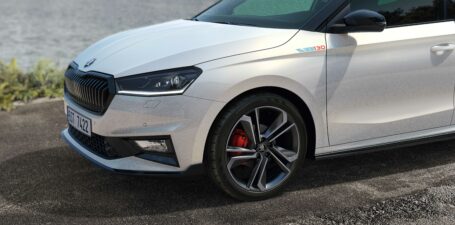 Škoda Fabia 130: una edición limitada que celebra el aniversario de Škoda Auto y su legado en el automovilismo