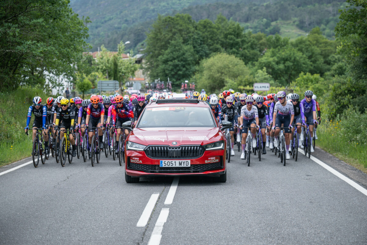 Un año más Škoda refuerza su compromiso con el ciclismo y la igualdad en el deporte patrocinando La Vuelta Femenina 26 by Carrefour.es