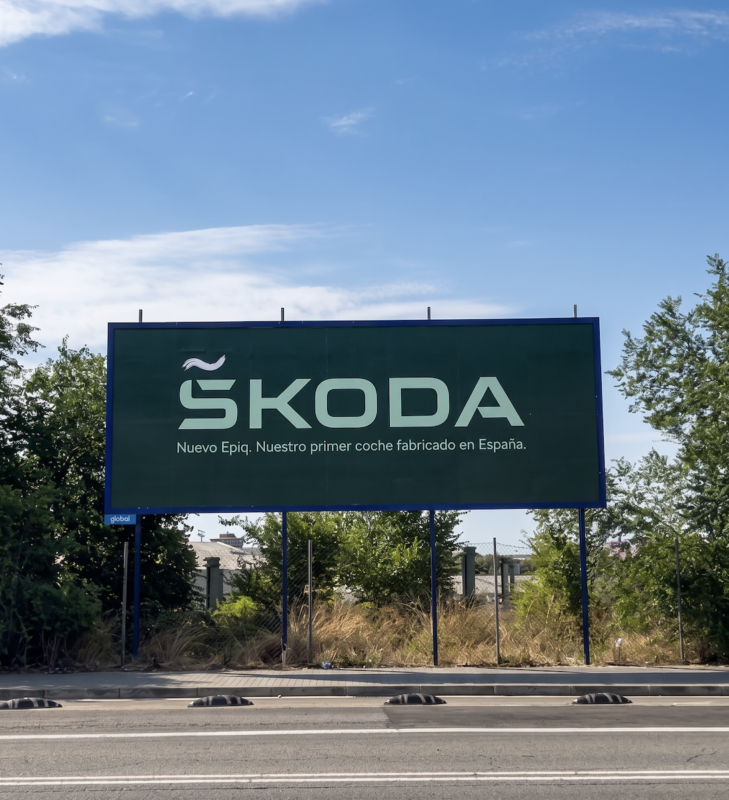 Škoda incorpora la «ñ» a su logotipo para celebrar su primer coche fabricado en España