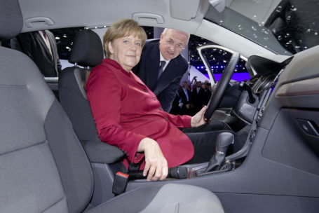 LA CANCILLER ALEMANA ANGELA MERKEL, INVITADA DE VOLKSWAGEN EN EL IAA